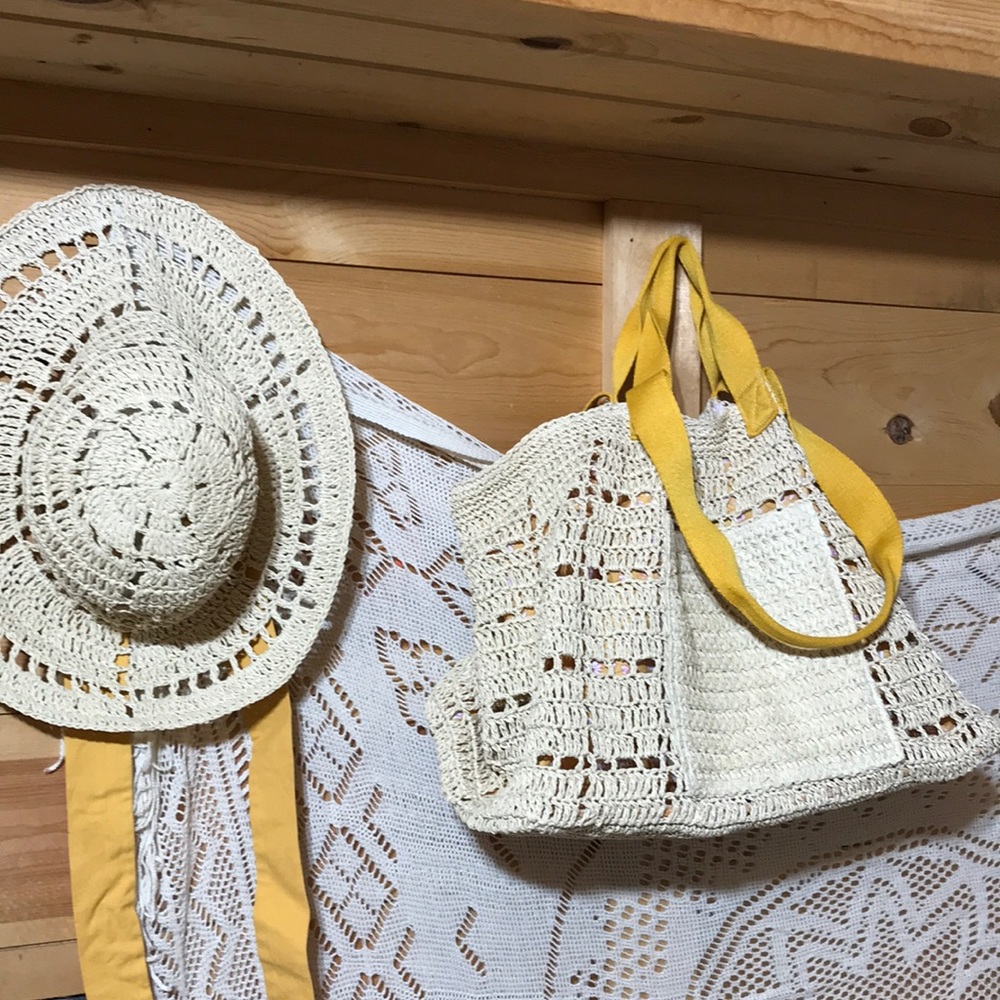 Universal thread straw hat and bag set yellow ties new!